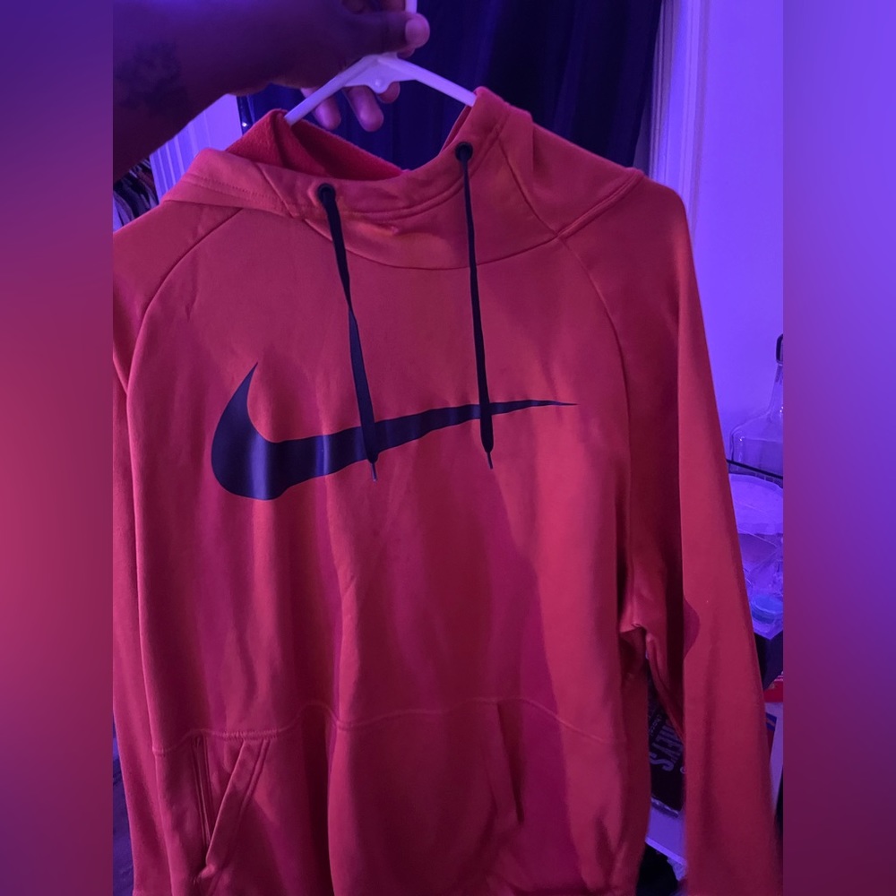 nike hoodie with pocket